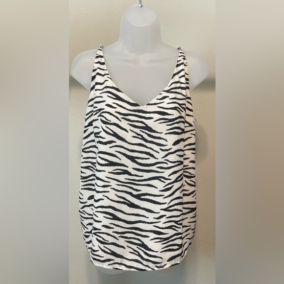 Banana Republic Women’s Tank Top Large Black & White Animal Print Bikercore - Picture 4 of 12